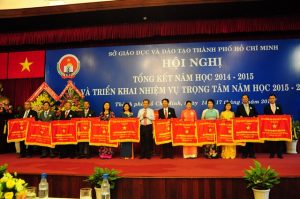 Trường TC Bách Khoa Sài gòn vinh dự được UBND Thành phố Hồ Chí Minh tặng Cờ đơn vị dẫn đầu phong trào thi đua năm học 2014 – 2015