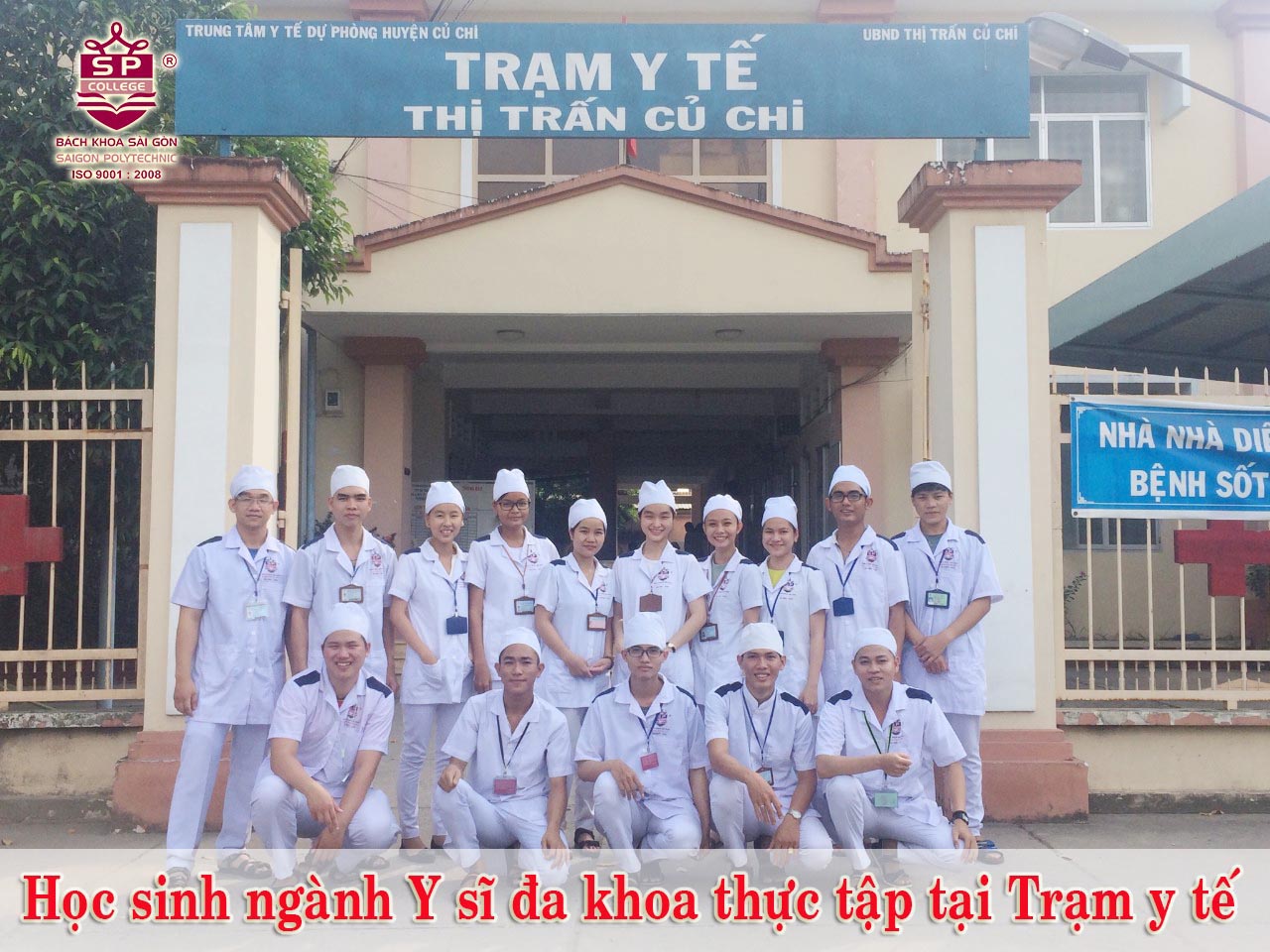 học viên ngành trung cấp y sỹ đa khoa thực tập tại trạm y tế