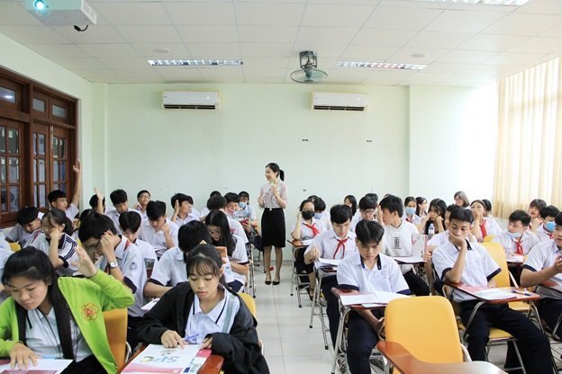 học sinh trường trung cấp