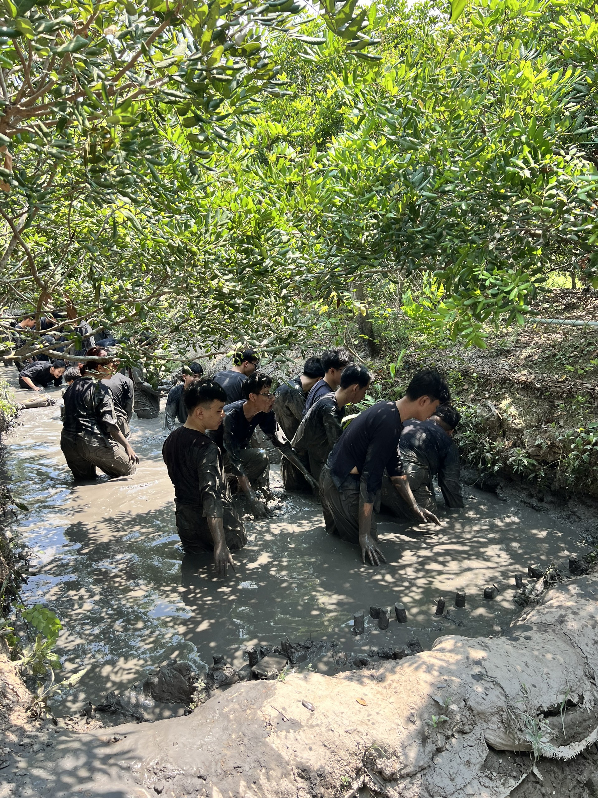 hoc sinh truong trung cap bach khoa sai gon khu du lich vinh sang 13