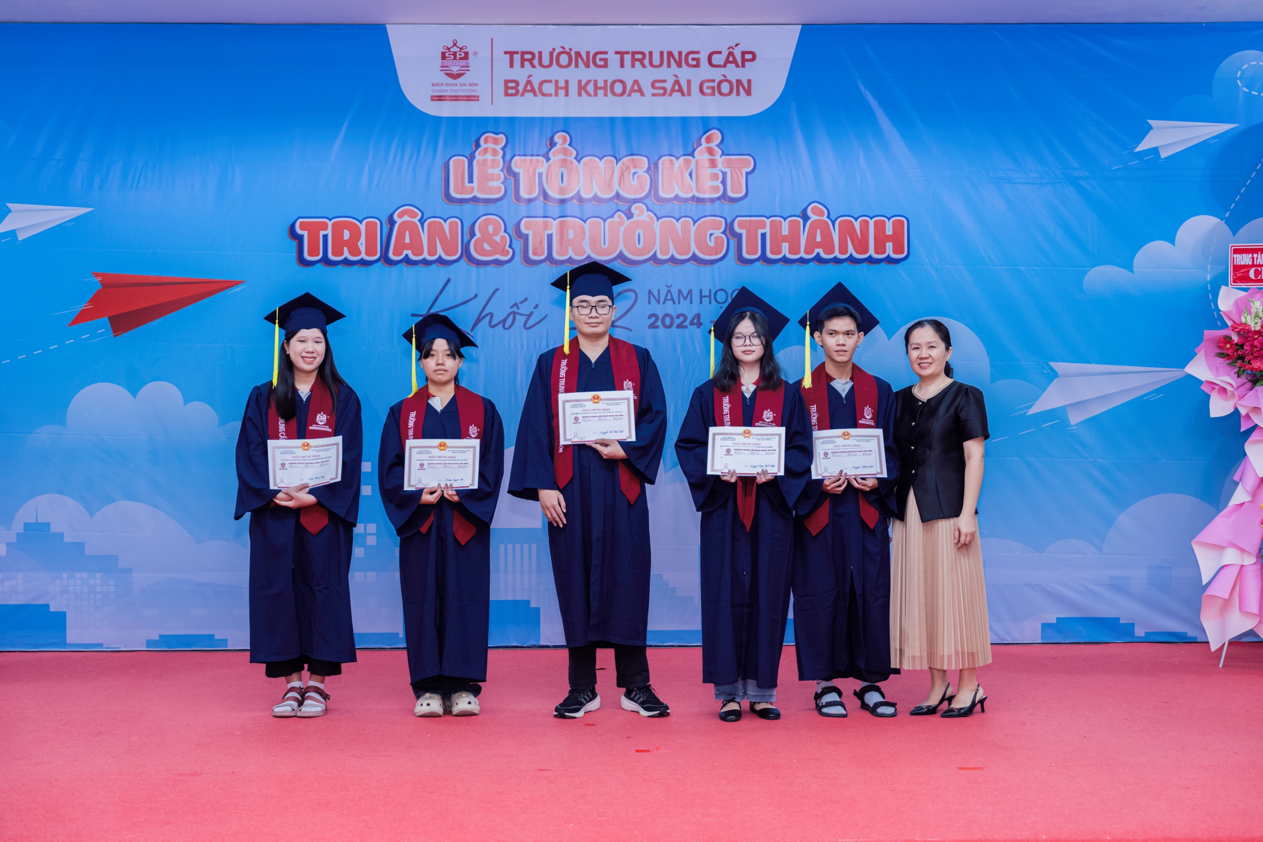 Trao thưởng các học sinh giỏi cấp thành phố