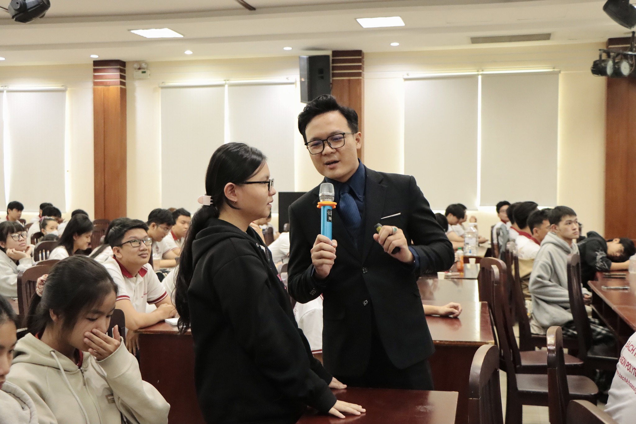 Talkshow “Hành trang nghề nghiệp – Mở cửa tương lai” | SPC Gò Vấp (11/12) 2 talkshow hanh trang nghe nghiep mo cua tuong lai spc go vap 11 12 7