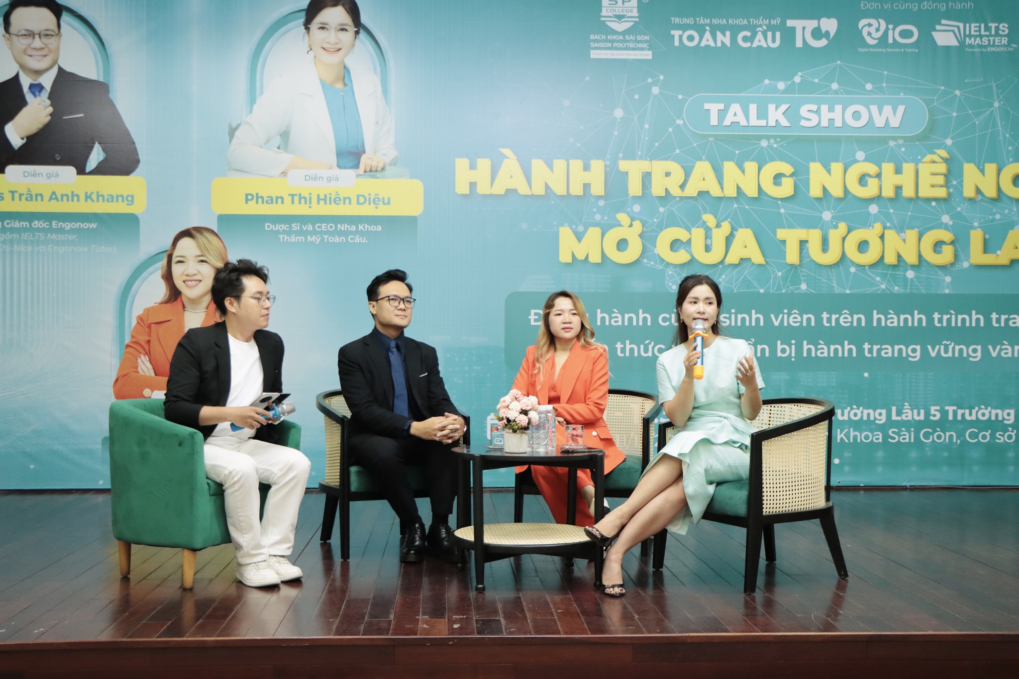 Talkshow “Hành trang nghề nghiệp – Mở cửa tương lai” | SPC Gò Vấp (11/12) 1 talkshow hanh trang nghe nghiep mo cua tuong lai spc go vap 11 12 8